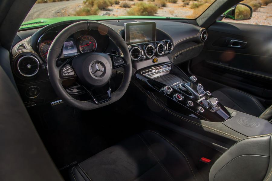 Интерьер Mercedes-AMG GT R (C190) 2017 года  (NA) (фото 36 из 40)